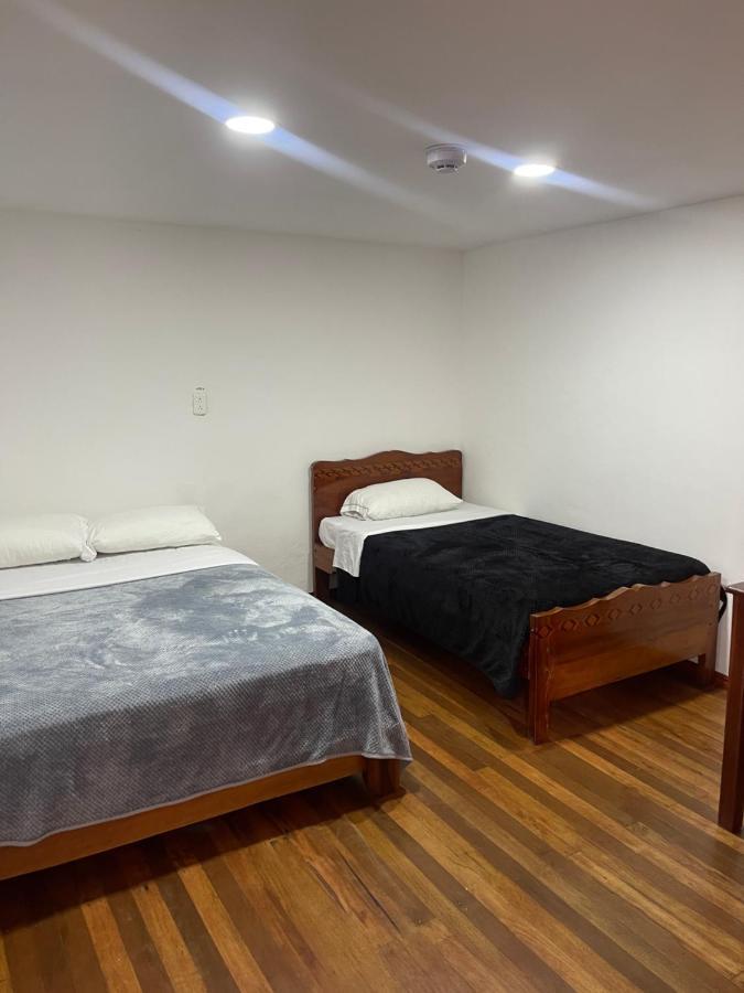 El Jardin Escondido Party Hostel Baños Екстериор снимка