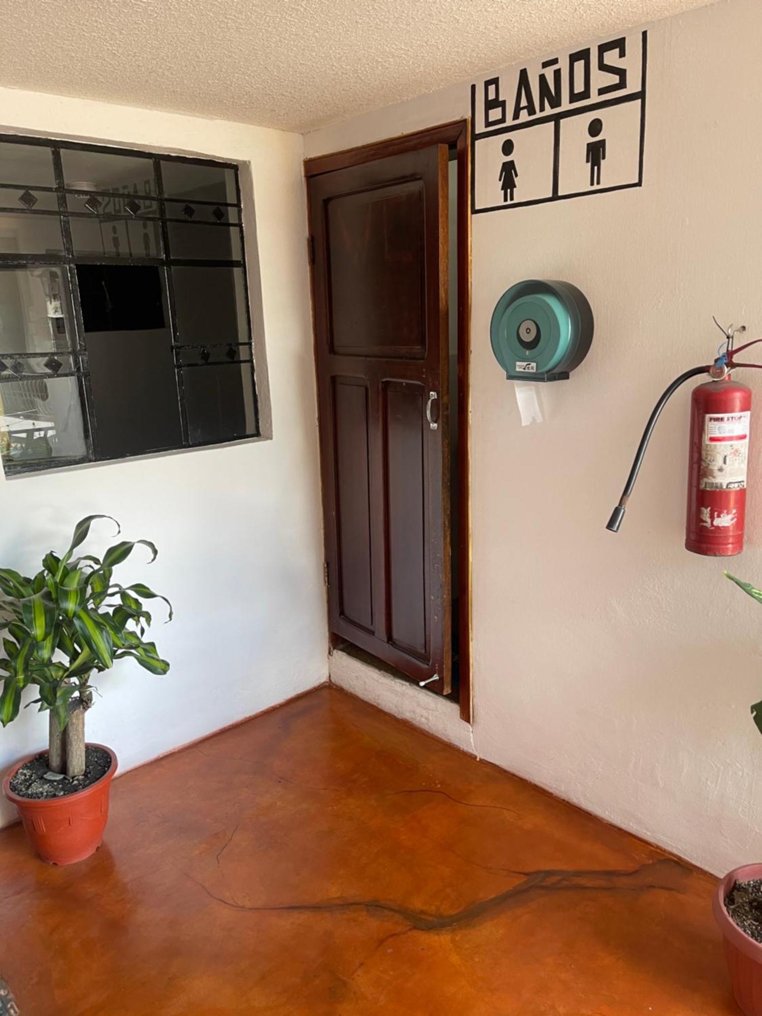El Jardin Escondido Party Hostel Baños Екстериор снимка