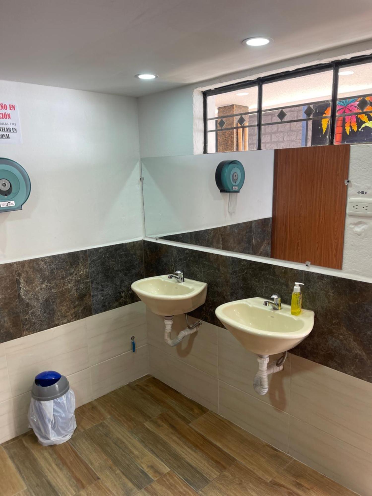 El Jardin Escondido Party Hostel Baños Екстериор снимка